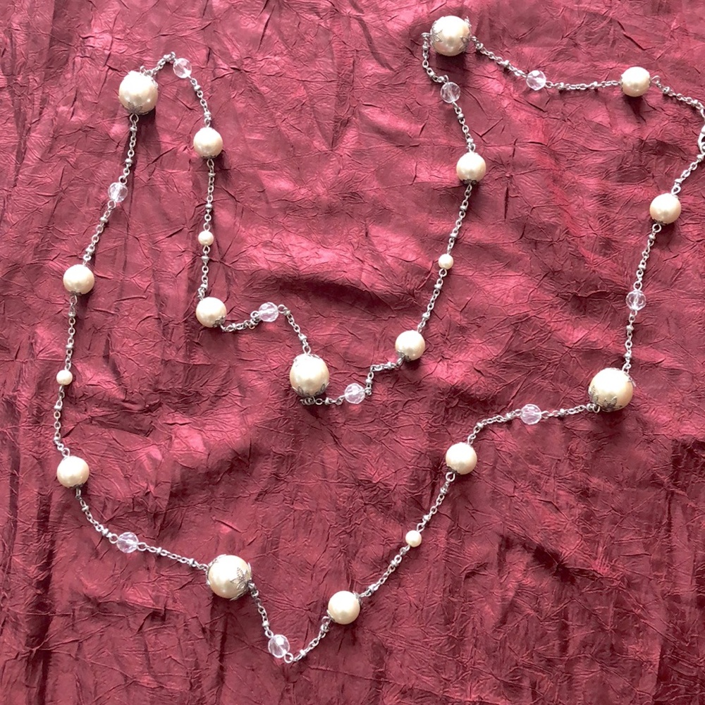 Gorgeous silvertone pearls and clear bead necklace